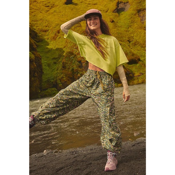 Free People Pants - Free People NWOT Zephyr Printed Pants size small
